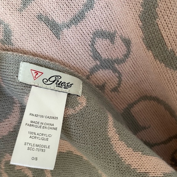Guess Pink and Gray Scarf NWOT - Picture 2 of 5